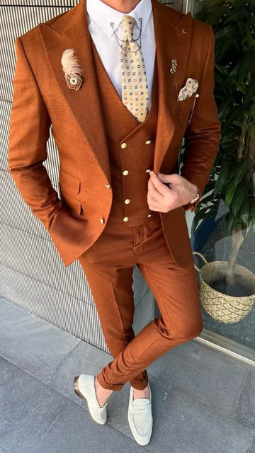Trajes de tres piezas ajustados en color óxido para hombre, esmoquin de solapa de pico para novio, vestido de padrino, blazer, chaleco y pantalón.