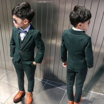 Ensemble costume vert foncé pour garçon avec veste, gilet, pantalon et nœud papillon