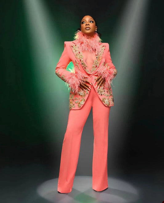 Esmoquin de boda de lujo para mujer, hecho a medida, 2 piezas, con apliques de lentejuelas y plumas, blazer, pantalones de cintura alta