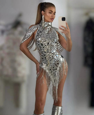 Robe de soirée moulante argentée style Y2K pour femme, col licou, épaules dénudées, dos nu, paillettes, pompons, mini-robe mécanique
