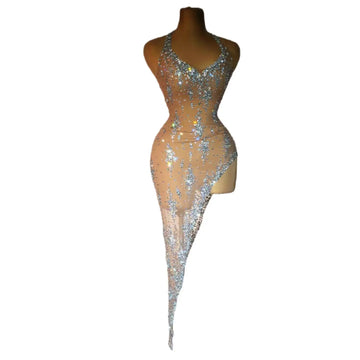 Chic Crystal Embellished Halter Neck Evening Gown for Glamorous Parties and Prom Nights