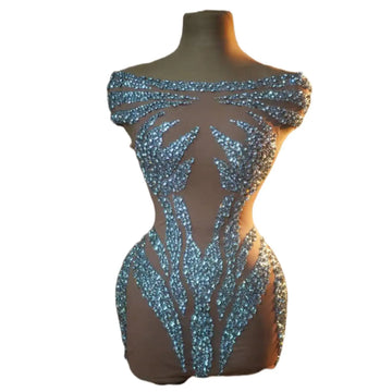 Elegante vestido de noche con cuentas brillantes y minivestido sexy con ilusión para mujer, elegante atuendo para fiesta de cóctel.