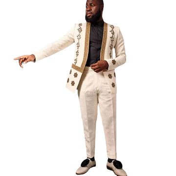Costume homme blanc 2 pièces sur mesure, blazer et pantalon, un bouton, paillettes, jacquard, appliques dorées, mariage, marié, grande taille