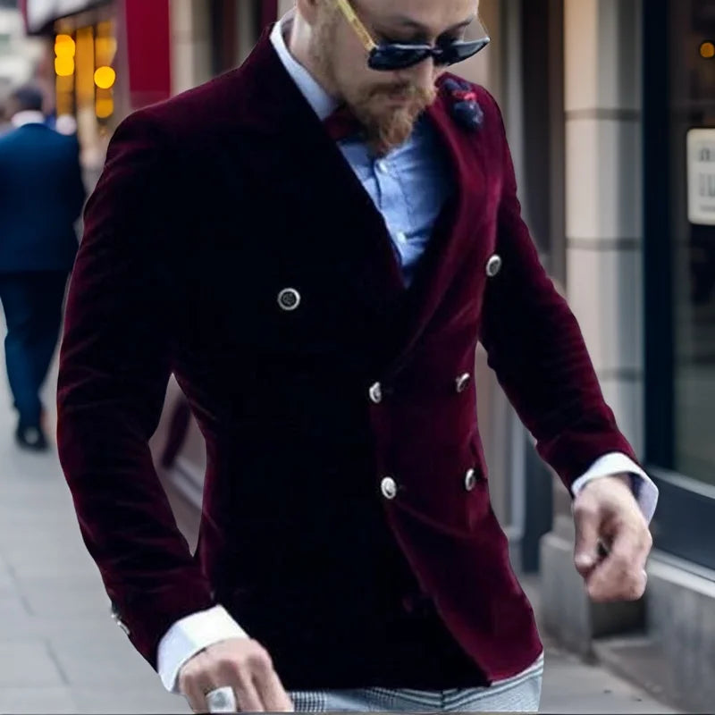 Blazer cruzado de terciopelo burdeos con botones plateados para hombre