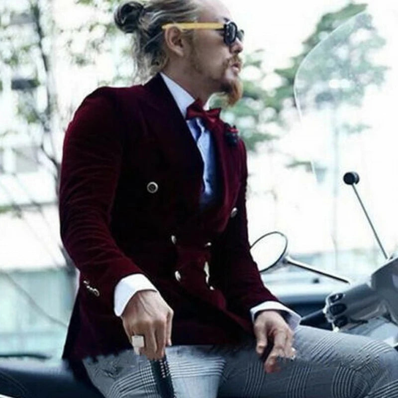 Blazer cruzado de terciopelo burdeos con botones plateados para hombre