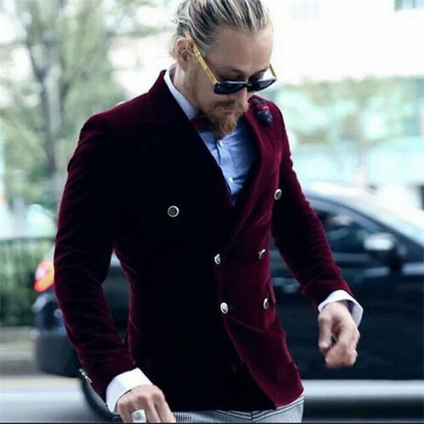 Blazer cruzado de terciopelo burdeos con botones plateados para hombre