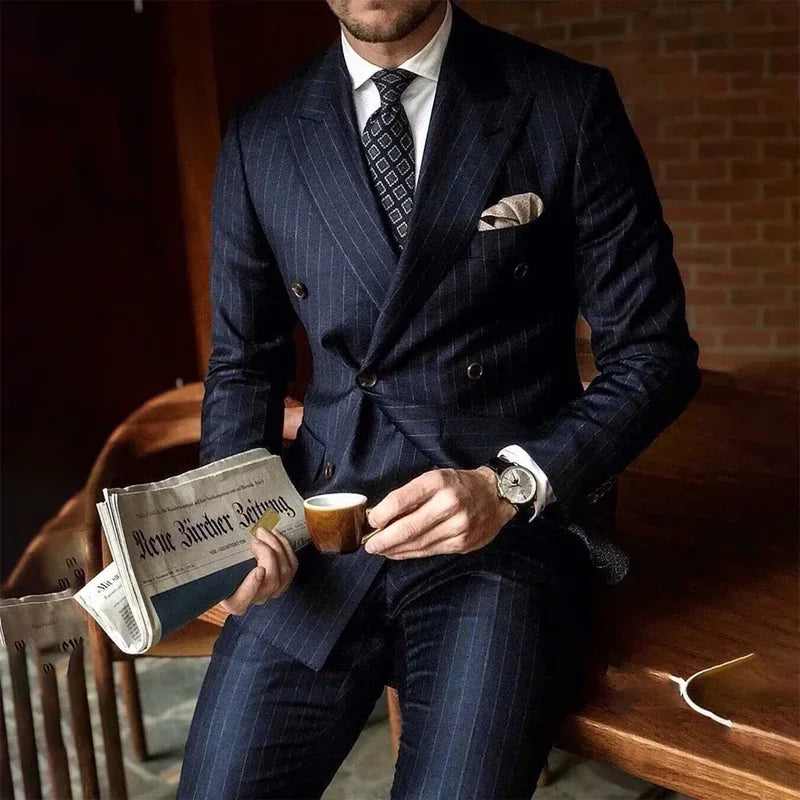 Costume de mariage élégant 2 pièces pour homme, longueur standard, bleu marine, croisé, revers en pointe, rayures, veste et pantalon