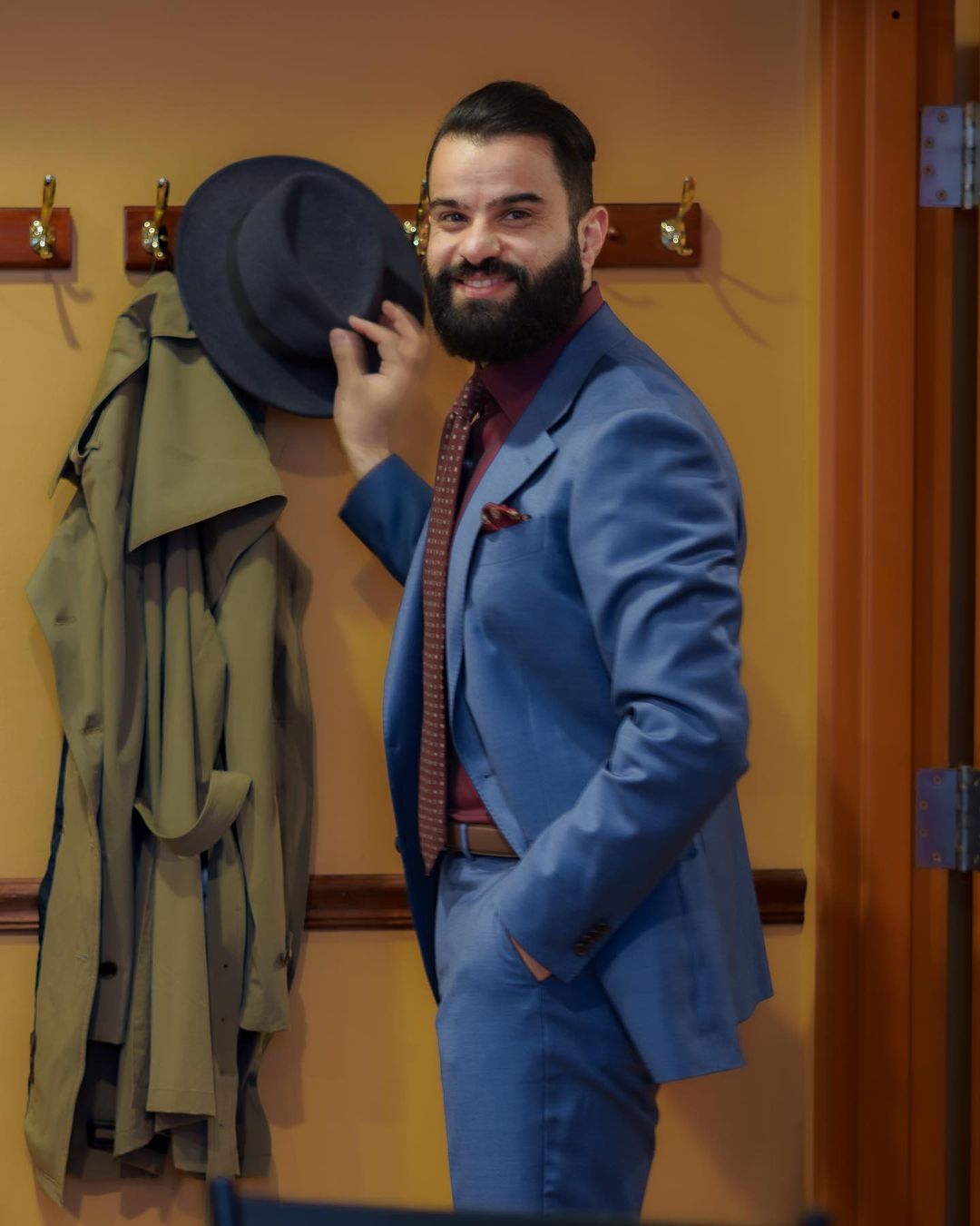 Trajes de negocios azules para hombre con chaqueta de dos piezas y pantalón para caballero, hechos a medida, de diseñador, para bodas, fiestas y ocasiones formales. 
