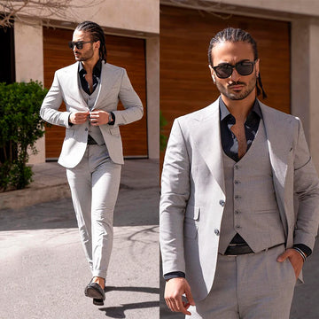 Trajes clásicos grises para hombre con chaqueta de tres piezas de botonadura sencilla, chaleco y pantalón, hechos a medida, para bodas y ocasiones formales.