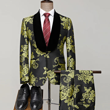 Stylish Floral Jacquard Tuxedo Suit for Men, Slim Fit Party and Wedding Attire with Shawl Lapel in Black and Gold