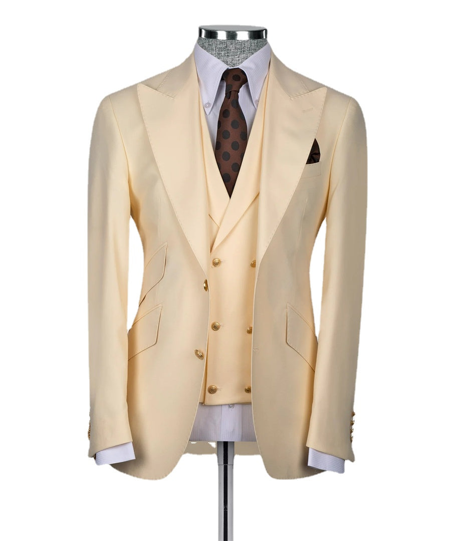 Costume de smoking de mariage beige classique avec boutons dorés pour mariage, bal de promo, ensemble 3 pièces avec blazer, gilet et pantalon pour homme