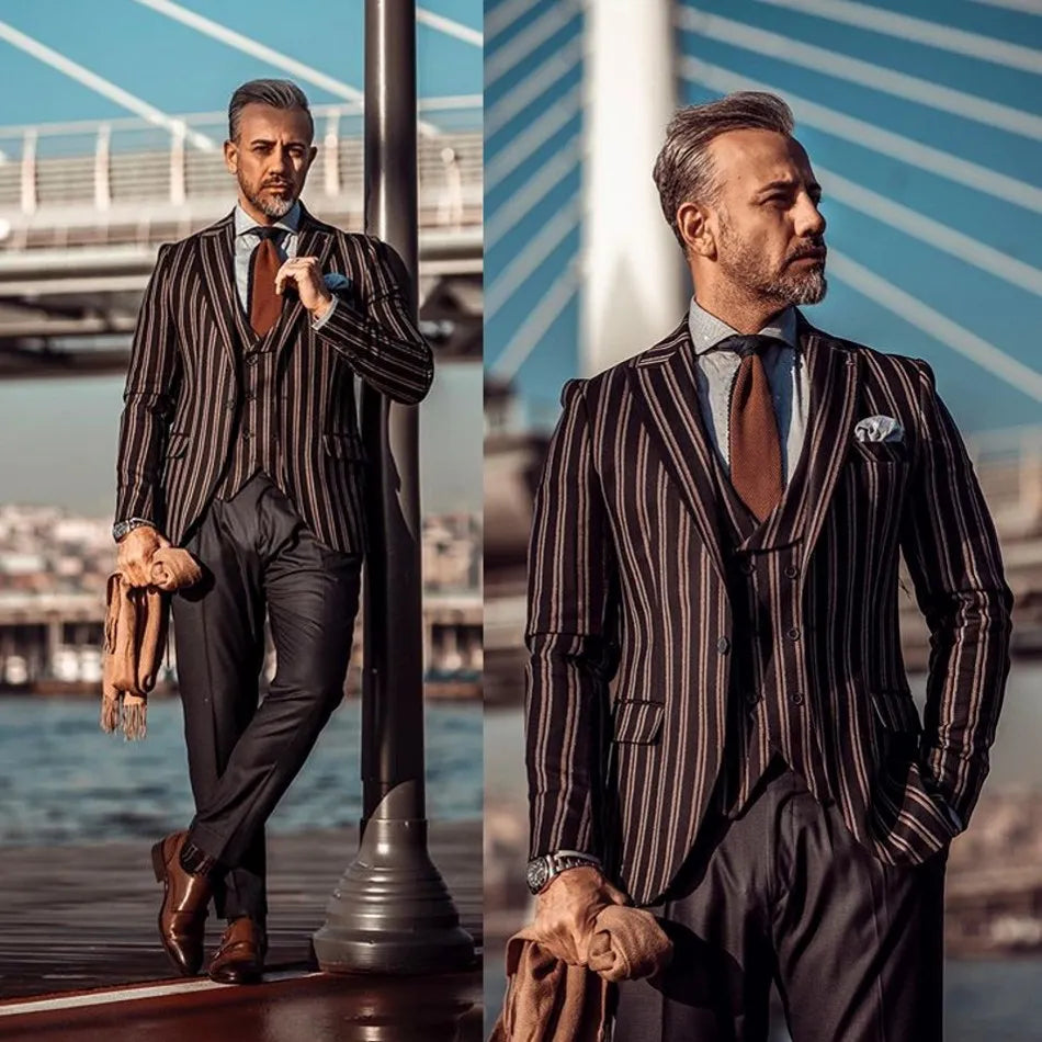 Trajes de hombre de 3 piezas de raya diplomática, esmoquin de boda con solapa de pico, traje de novio hecho a medida 