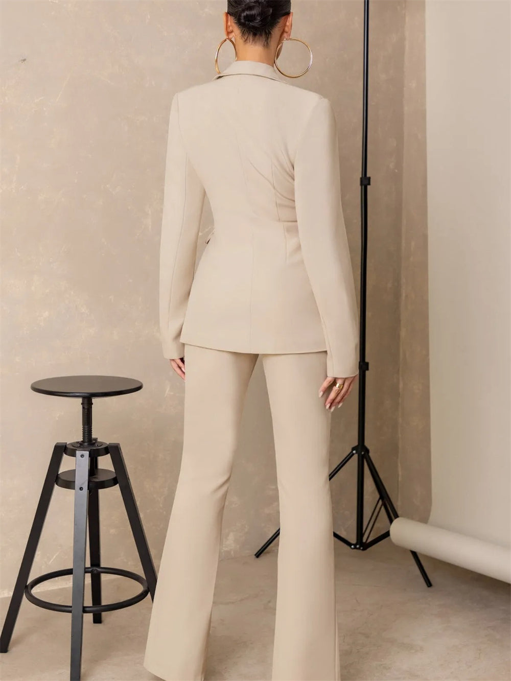 Ensemble pantalon tailleur beige chic pour femme - Tenue de bureau élégante avec découpes stylées - Parfait pour les fêtes et événements formels - Ensemble 2 pièces personnalisable