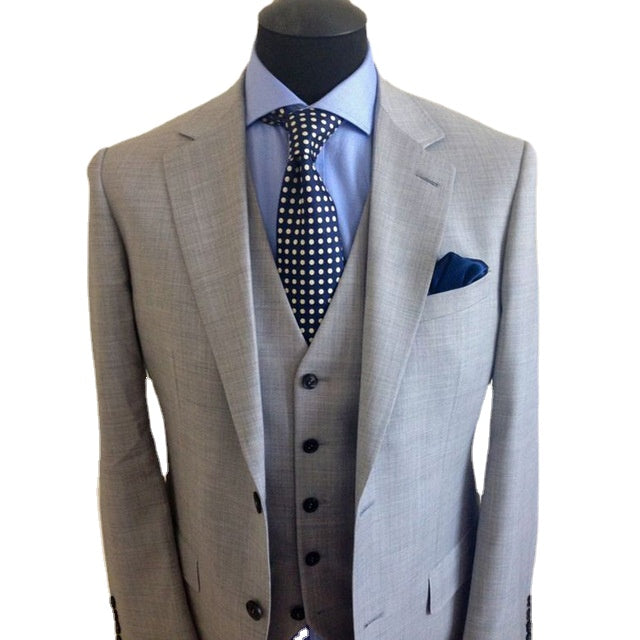 Smoking gris clair sur mesure pour garçon d'honneur, costume de mariage à revers crantés, blazer 3 pièces (veste, pantalon et gilet) 