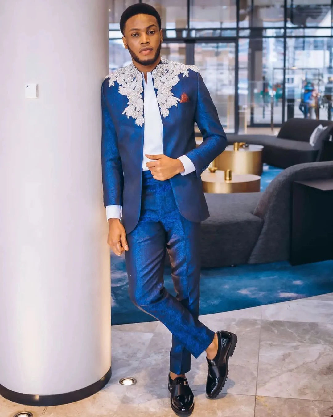 Traje de boda para hombre, 2 piezas, azul marino, con apliques de cuentas, esmoquin formal para novio, corte entallado, pantalón y chaqueta.