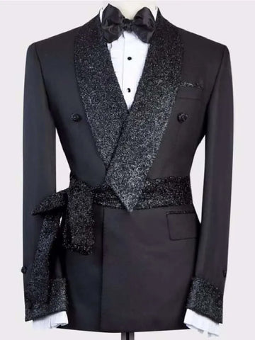 Elegante esmoquin negro para hombre con solapas de lentejuelas y cinturón a medida: perfecto para bodas, eventos empresariales. Tallas grandes disponibles.