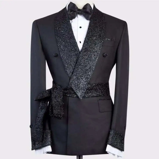 Elegante esmoquin negro para hombre con solapas de lentejuelas y cinturón a medida: perfecto para bodas, eventos empresariales. Tallas grandes disponibles.