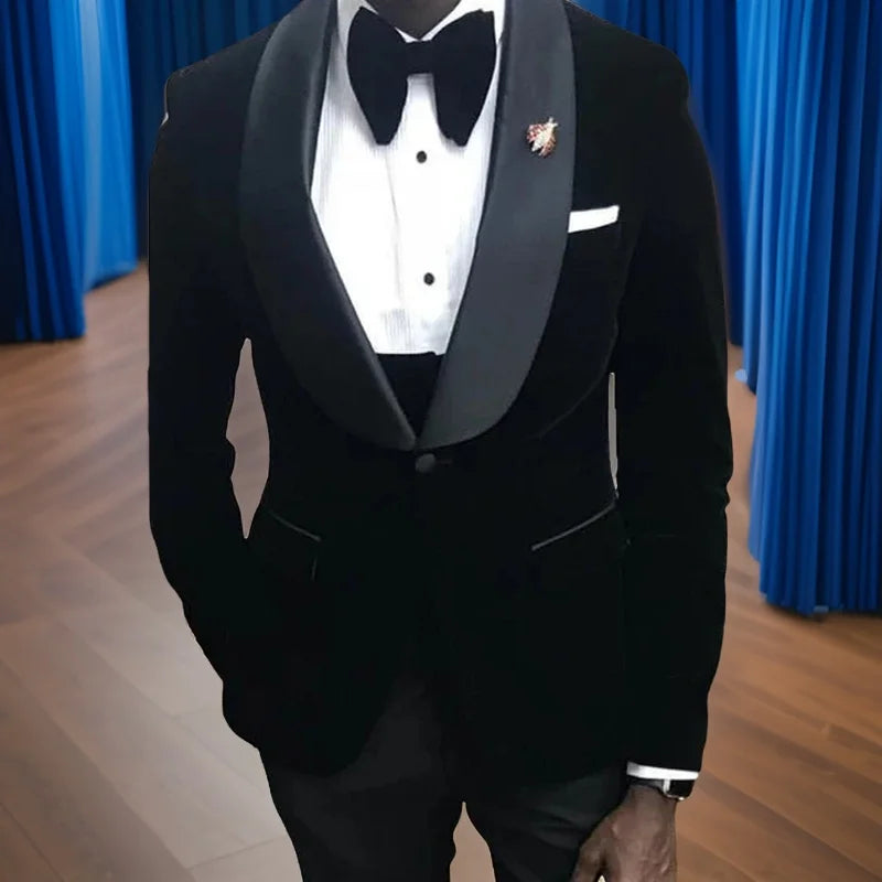 Elegante esmoquin de terciopelo negro para hombre: traje de 3 piezas de corte entallado para bodas, bailes de graduación y ocasiones especiales con chaqueta, chaleco y pantalón.