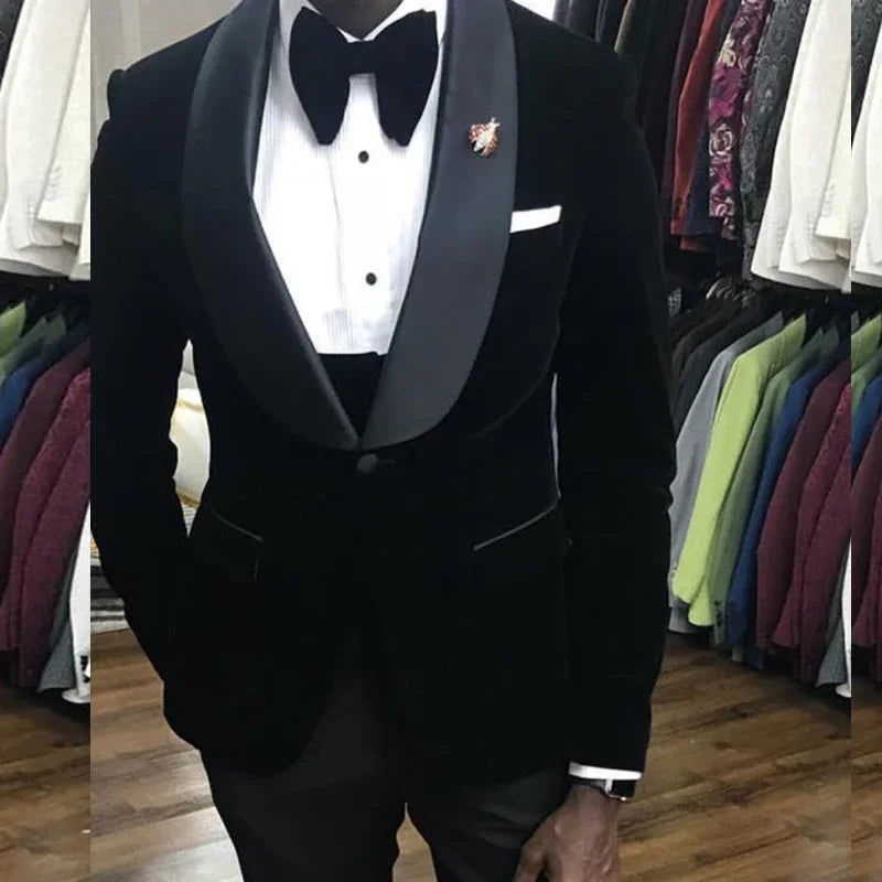 Elegante esmoquin de terciopelo negro para hombre: traje de 3 piezas de corte entallado para bodas, bailes de graduación y ocasiones especiales con chaqueta, chaleco y pantalón.