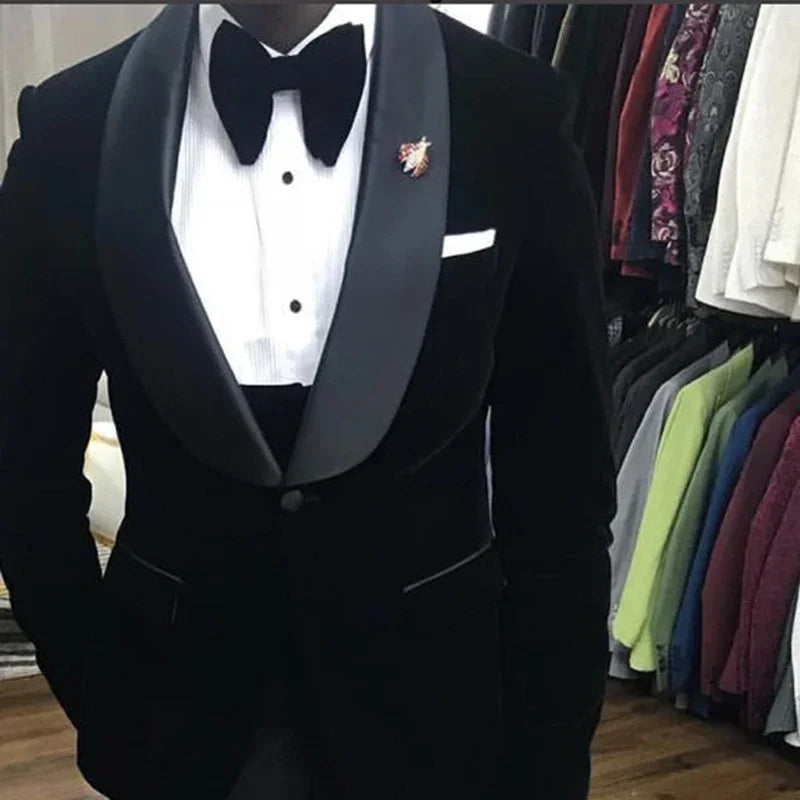 Elegante esmoquin de terciopelo negro para hombre: traje de 3 piezas de corte entallado para bodas, bailes de graduación y ocasiones especiales con chaqueta, chaleco y pantalón.