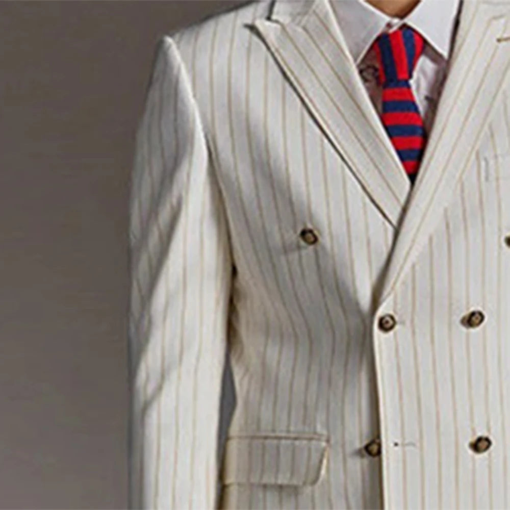Ensemble élégant blazer croisé et pantalon pour homme. Costume sur mesure de haute qualité pour mariages et événements formels.