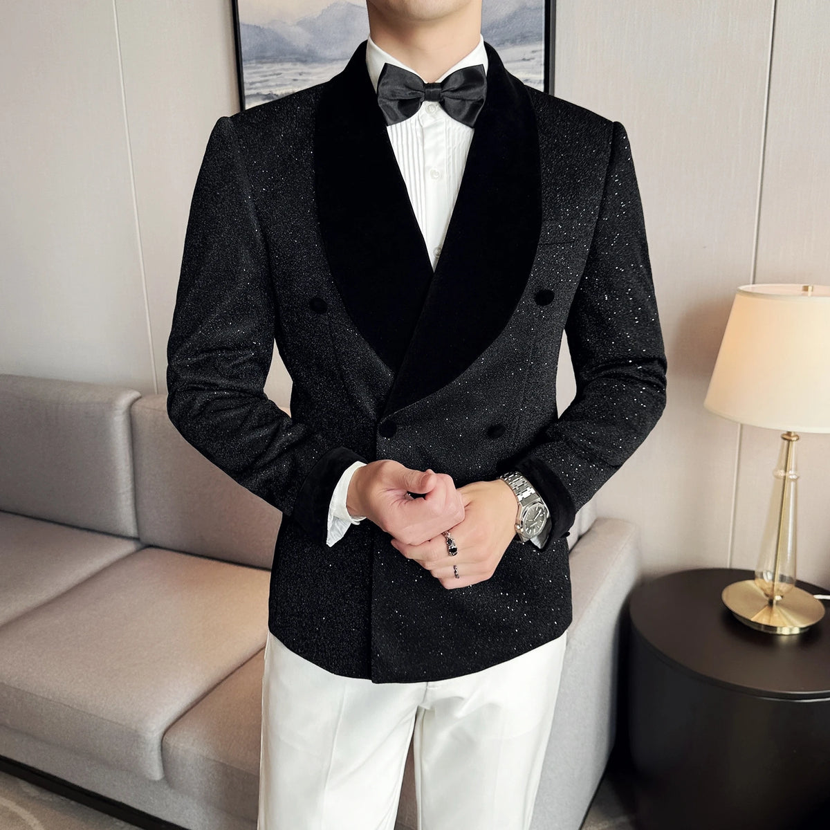 Elegante esmoquin cruzado con purpurina roja para hombre: perfecto para bodas, fiestas y eventos formales.