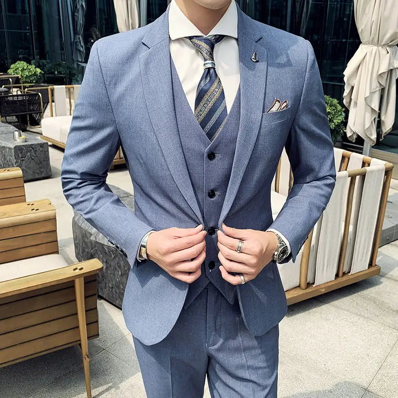 Conjunto de 3 piezas de traje de caballero de estilo italiano elegante, informal, de negocios y de color liso (chaqueta, chaleco y pantalón) para hombre.