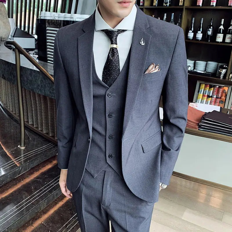 Conjunto de 3 piezas de traje de caballero de estilo italiano elegante, informal, de negocios y de color liso (chaqueta, chaleco y pantalón) para hombre.
