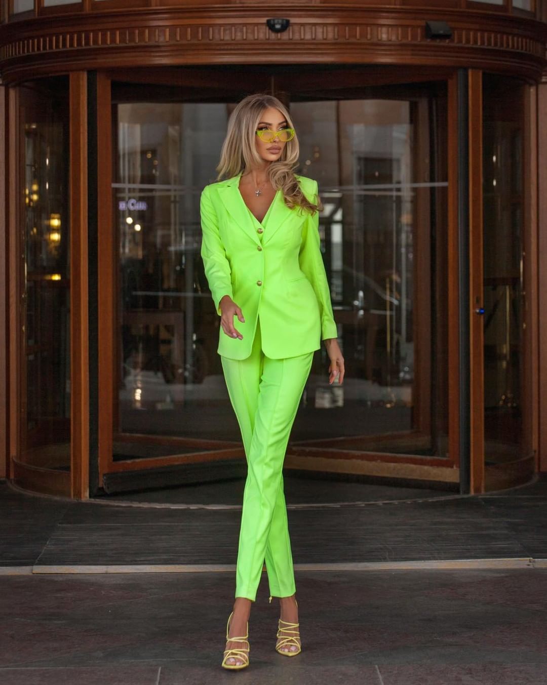 Trajes de pantalón verde brillante ajustados para mujer, para invitados de fiesta de graduación, ropa formal a medida (chaqueta, chaleco y pantalones) 