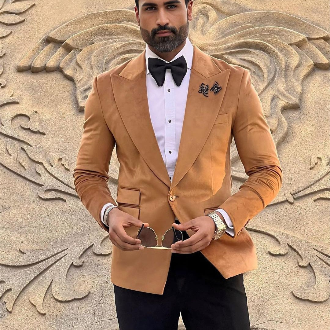Costume marron 2 pièces pour homme, blazer en velours, pantalon noir, un bouton, revers en pointe, smoking, costume de mariage moderne pour homme 