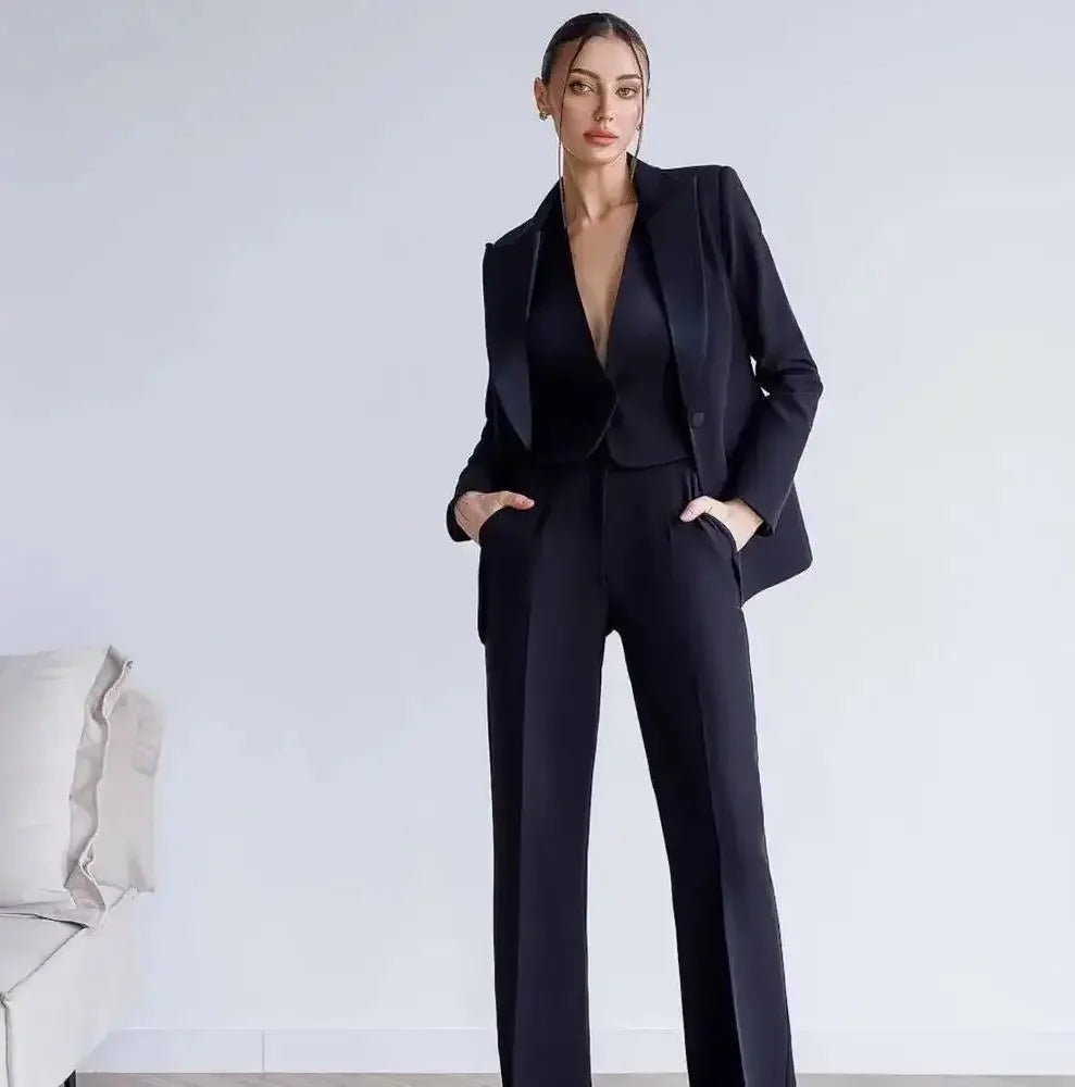 Elegante conjunto de traje de negocios de tres piezas para mujer: elegante blazer ajustado y pantalón formal para oficina y uso informal.