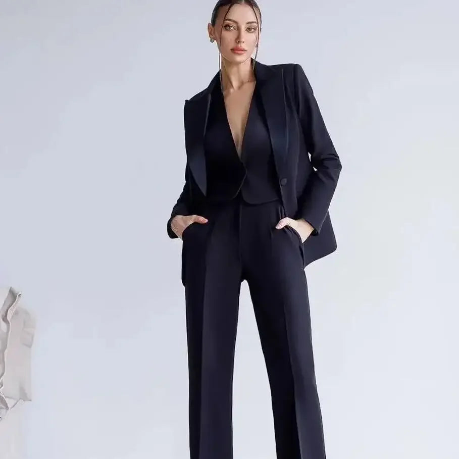 Elegante conjunto de traje de negocios de tres piezas para mujer: elegante blazer ajustado y pantalón formal para oficina y uso informal.