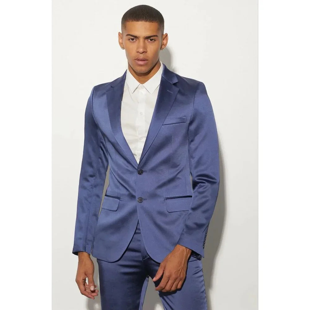 Traje verde oliva de corte entallado con botonadura sencilla, solapa con muesca y bolsillos con solapa para hombre
