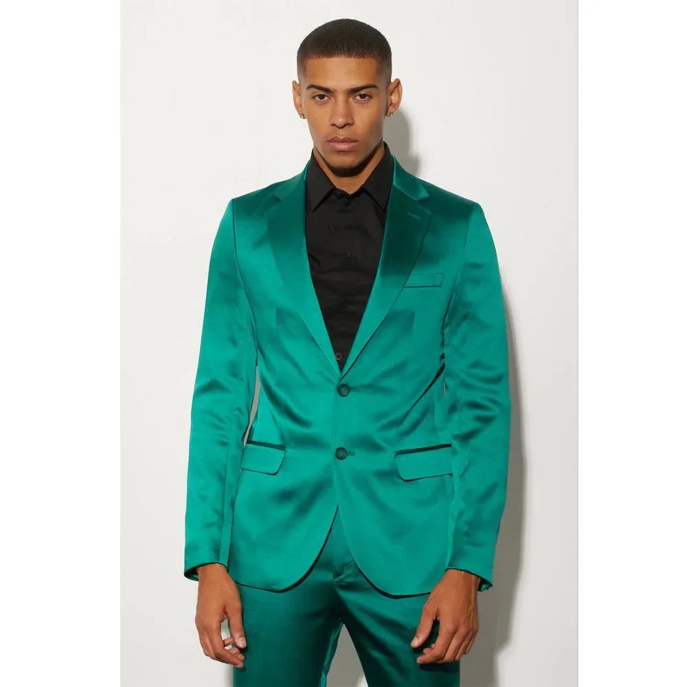 Traje verde oliva de corte entallado con botonadura sencilla, solapa con muesca y bolsillos con solapa para hombre
