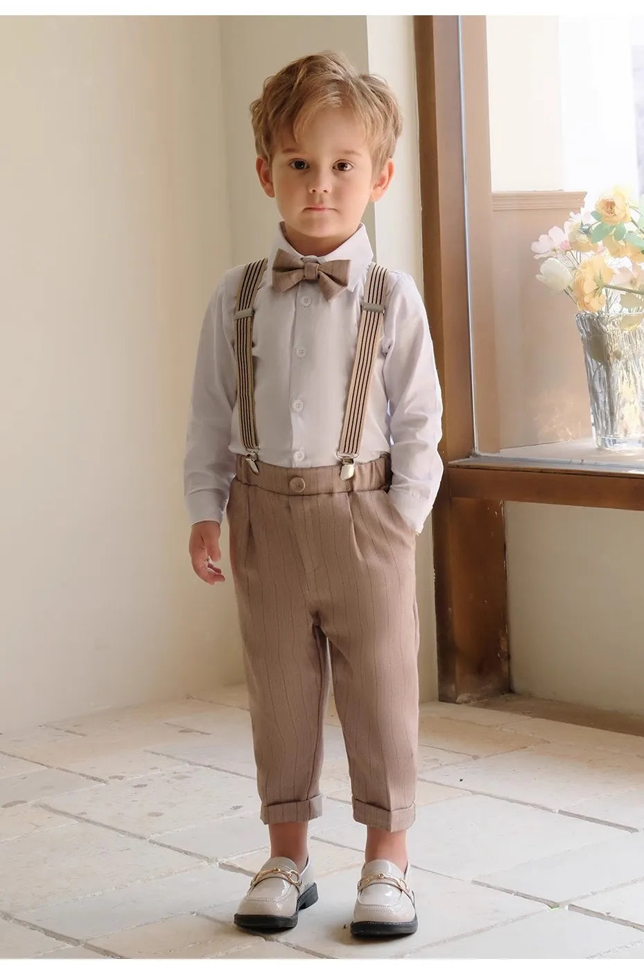 Ensemble costume croisé pour tout-petit garçon avec nœud papillon et pantalon habillé 