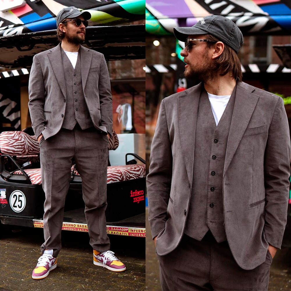 Traje clásico marrón para hombre, de un solo pecho, hecho a medida, de tres piezas, chaqueta, chaleco, pantalones, traje de novio de diseñador para ocasiones formales. 