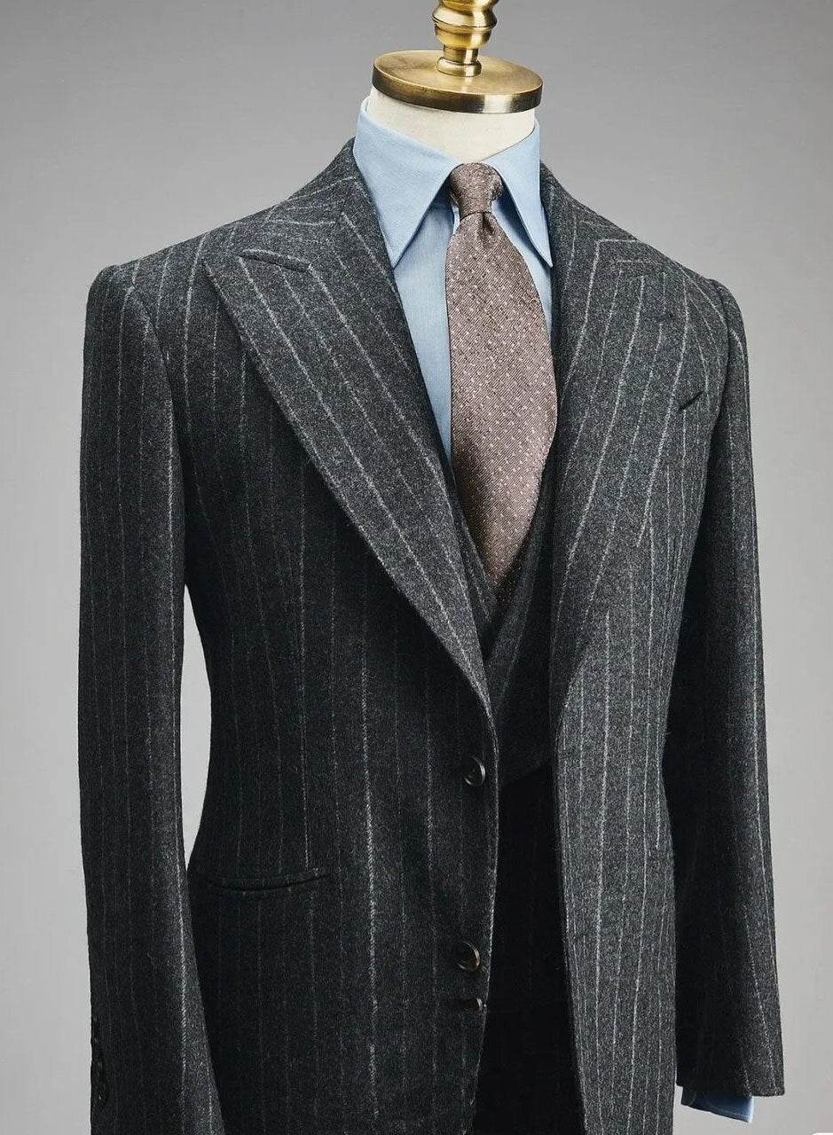 Classic Men Suits With Double Breasted Stripe Three Pieces Jacket Pants and Vest Custom Made Designer Wedding Party