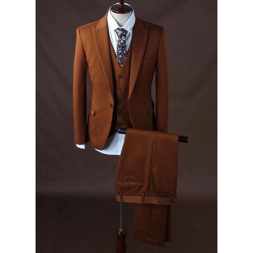 Trajes de lujo marrones elegantes para hombre, esmoquin de boda, tres piezas, chaqueta, pantalón y chaleco. 