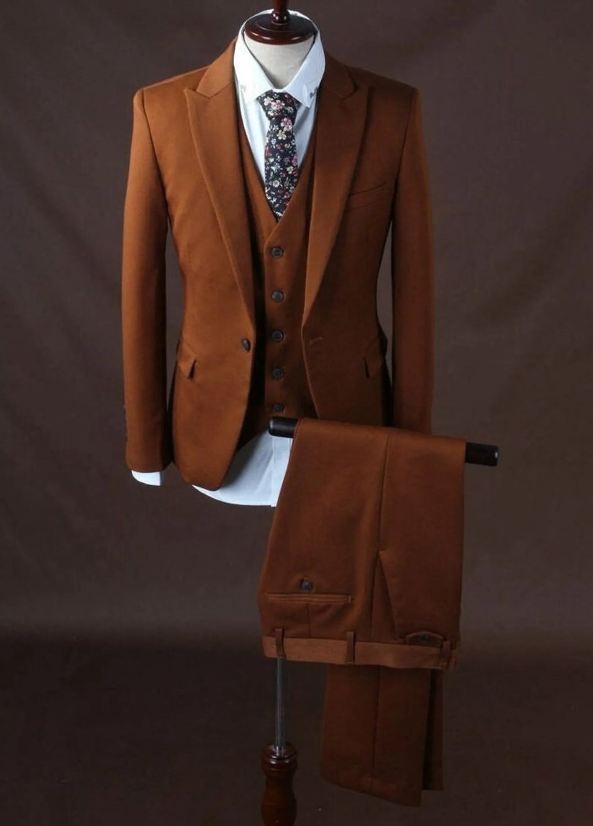 Trajes de lujo marrones elegantes para hombre, esmoquin de boda, tres piezas, chaqueta, pantalón y chaleco. 