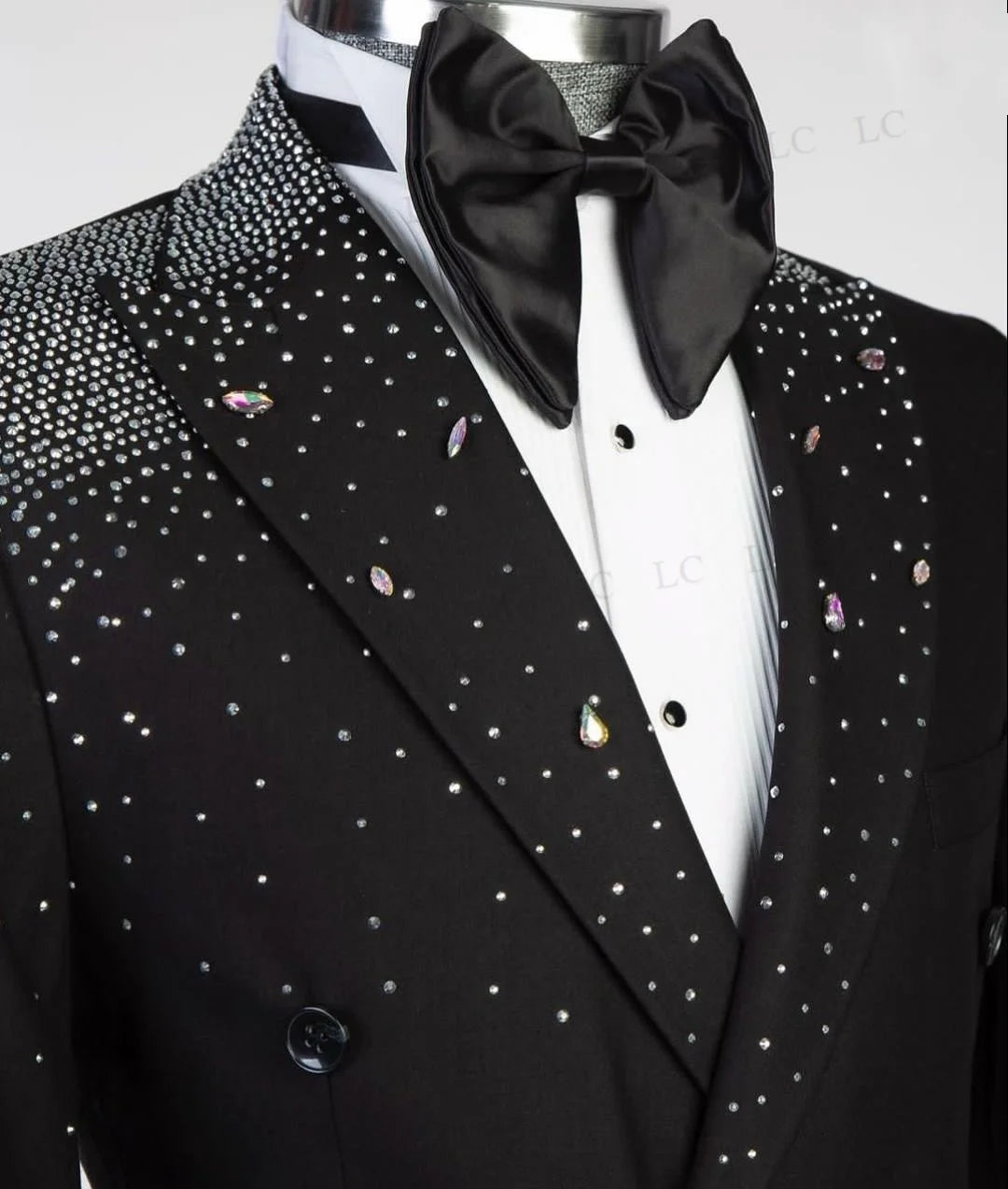 Traje de esmoquin cruzado negro para hombre con adornos de cristal