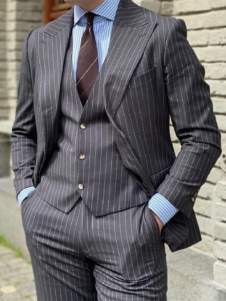 Costume homme gris foncé 3 pièces, blazer, gilet, pantalon, croisé, revers pointu, rayures fines, costume de marié formel pour homme 