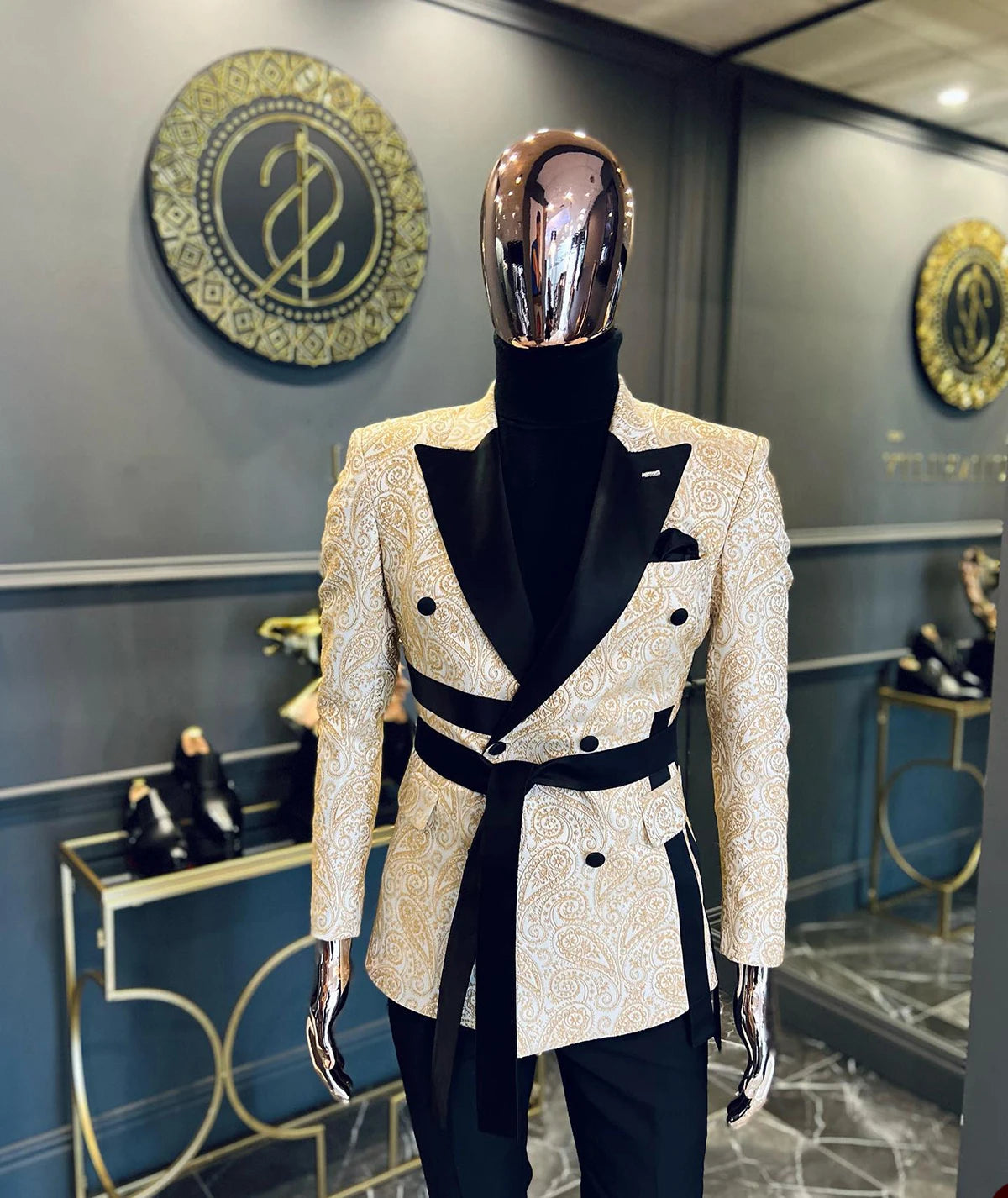Elegant Floral Jacquard Double-Breasted Wedding Blazer for Men - Custom Tailored Prom Jacket with Peaked Lapel and Stylish Belt