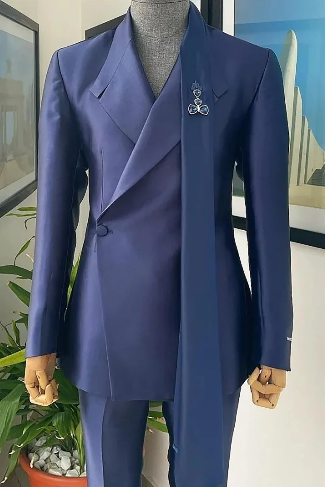 Elegante esmoquin cruzado azul marino a medida para hombre, traje de boda y fiesta de corte entallado con elegante chaqueta y pantalón.