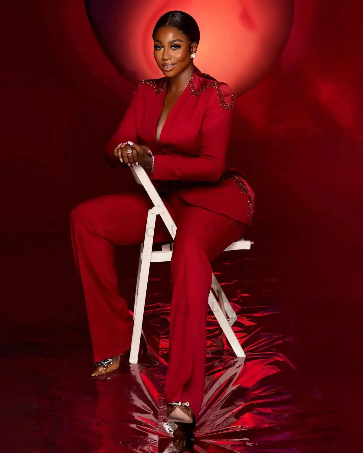 Elegant Custom-Made Red 2-Piece Women’s Suit with Beaded Details – Stylish V-Neck Jacket and Tailored Pants for Parties and Prom Events