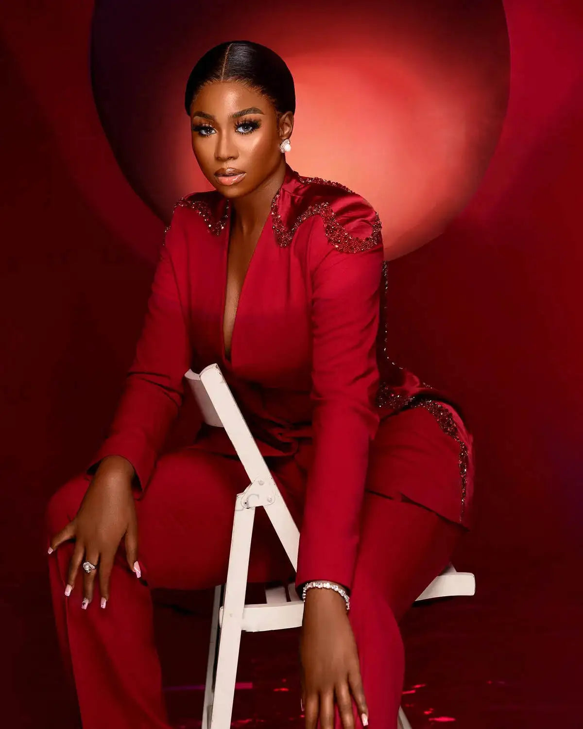 Elegant Custom-Made Red 2-Piece Women’s Suit with Beaded Details – Stylish V-Neck Jacket and Tailored Pants for Parties and Prom Events