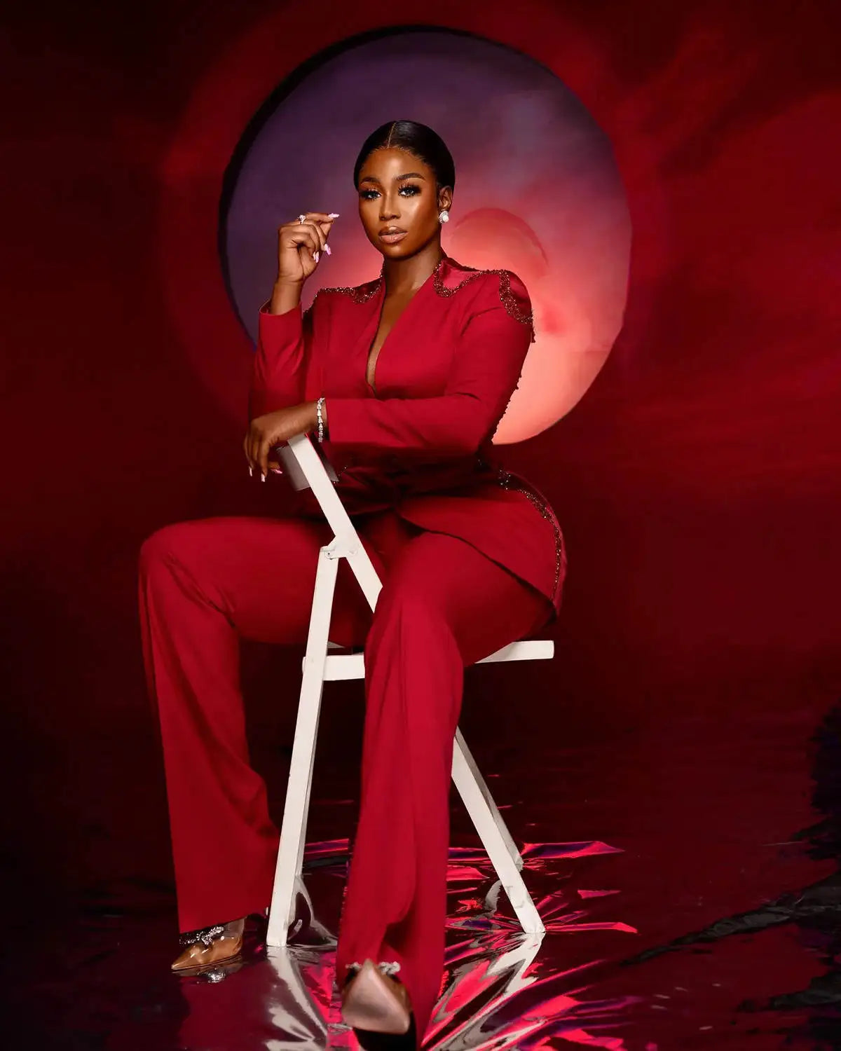 Elegant Custom-Made Red 2-Piece Women’s Suit with Beaded Details – Stylish V-Neck Jacket and Tailored Pants for Parties and Prom Events