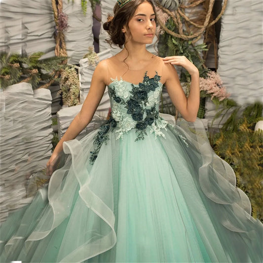 Elegante vestido de fiesta verde sin espalda con apliques de encaje y falda de tul