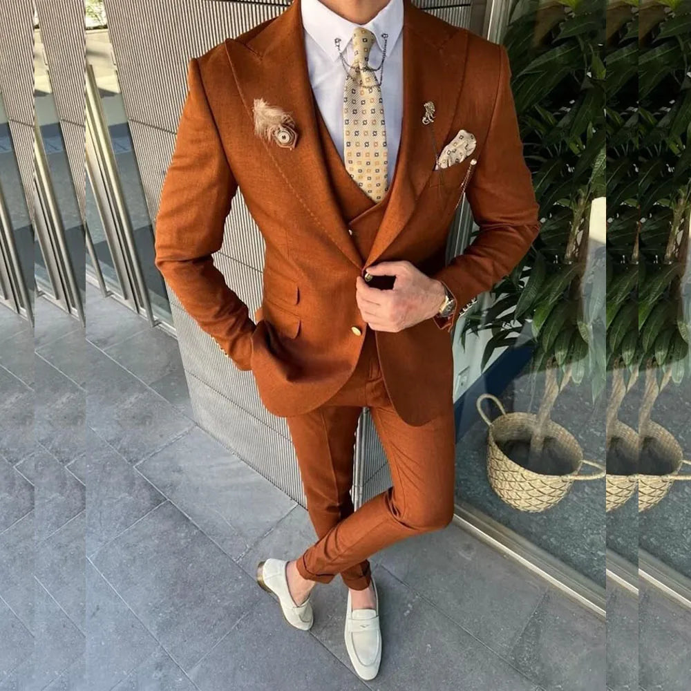 Trajes de moda para hombre, chaqueta, pantalón, chaleco, corte entallado, botonadura sencilla, solapa de pico, elegante conjunto completo, ropa de boda