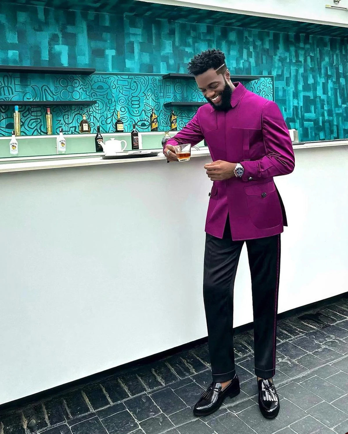 Rehaussez votre style avec notre élégant costume deux pièces violet sur mesure pour hommes – Parfait pour les mariages, les fêtes et les occasions spéciales !