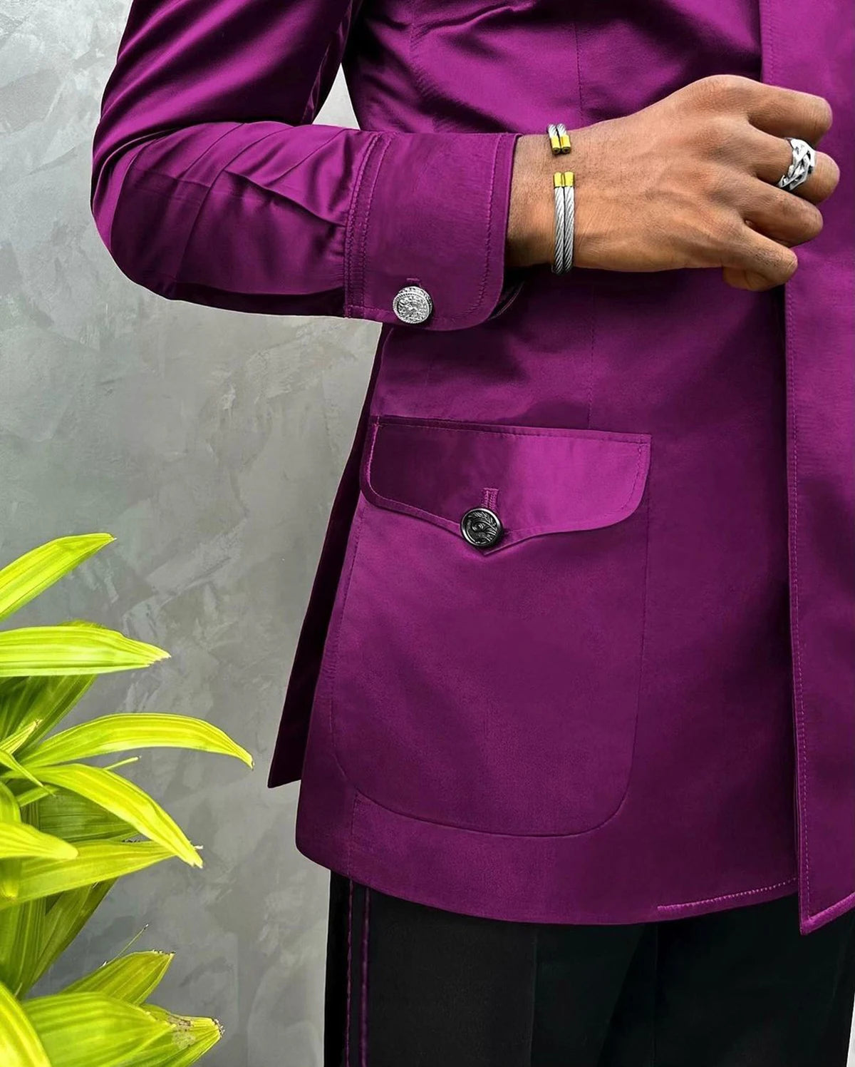 Rehaussez votre style avec notre élégant costume deux pièces violet sur mesure pour hommes – Parfait pour les mariages, les fêtes et les occasions spéciales !